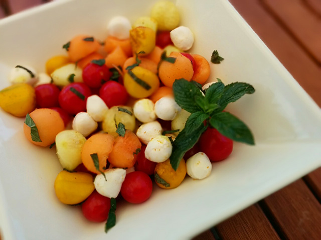 recette-salade-fraicheur-melon-tomate-mozzarella