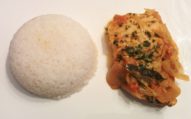 Recette de filets de merlan aux tomates, vin blanc et curry