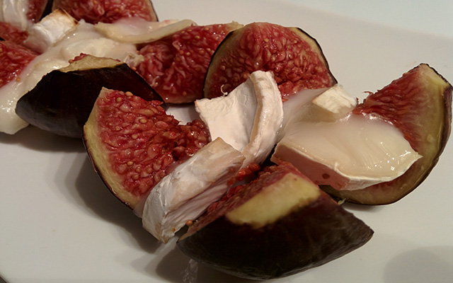 Recette des figues rôties au miel et au fromage de chèvre