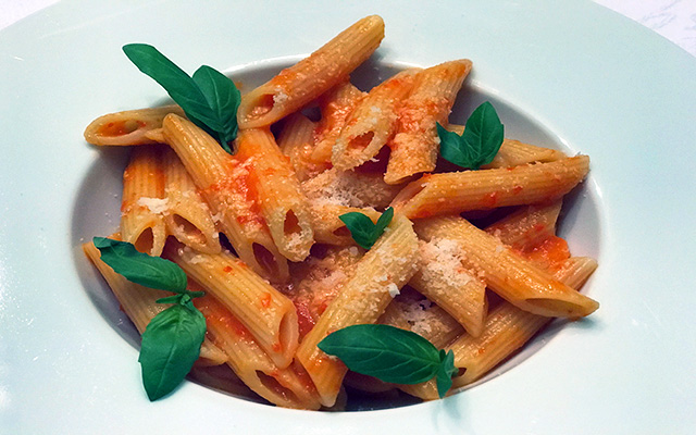 Recette Thermomix de penne sauce aux poivrons et au basilic